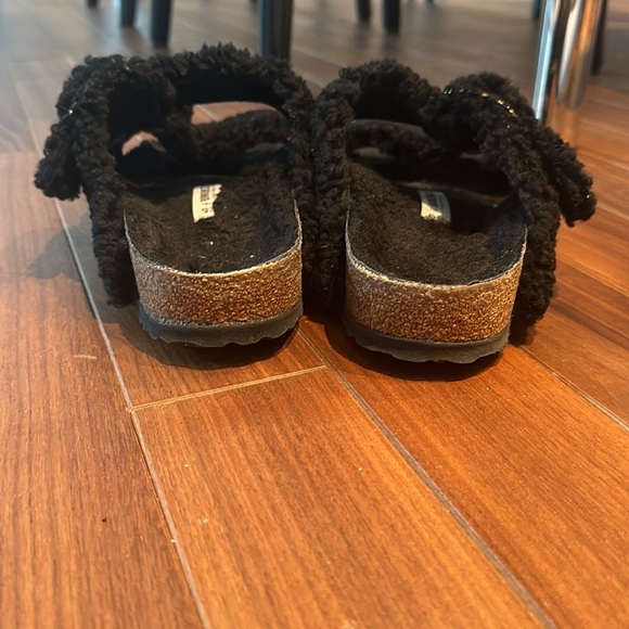 Arizona Buckle Shearling Birkenstock - Picture 5 of 5